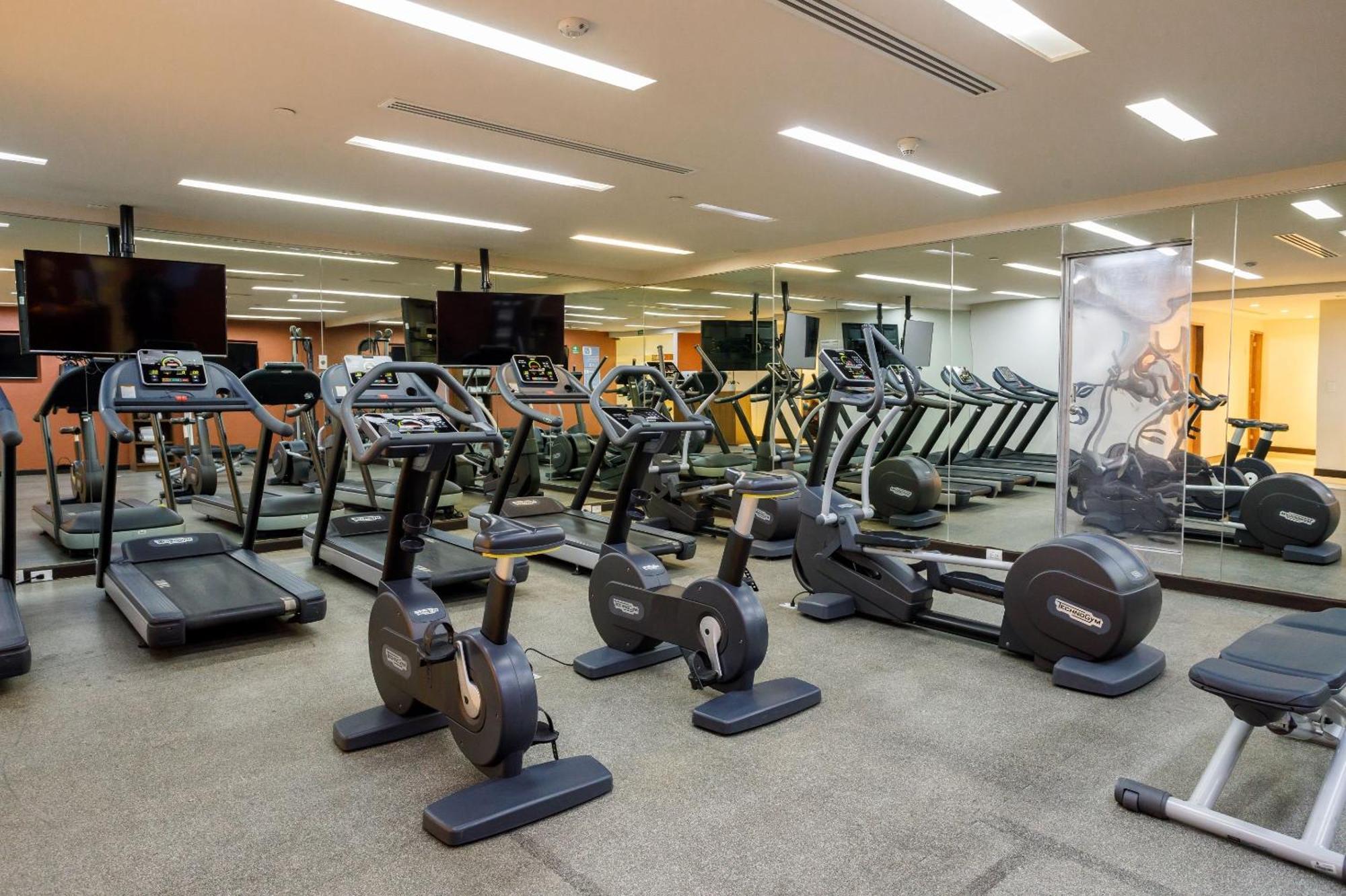 Camino Real Pedregal Mexico Hotel Exterior photo A gym at a hotel
